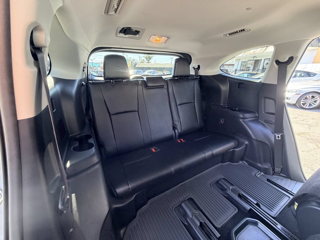 Used 2021 Toyota Highlander XLE AWD/4WD image 29