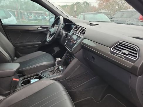 Used 2023 Volkswagen Tiguan SE R-Line image 33