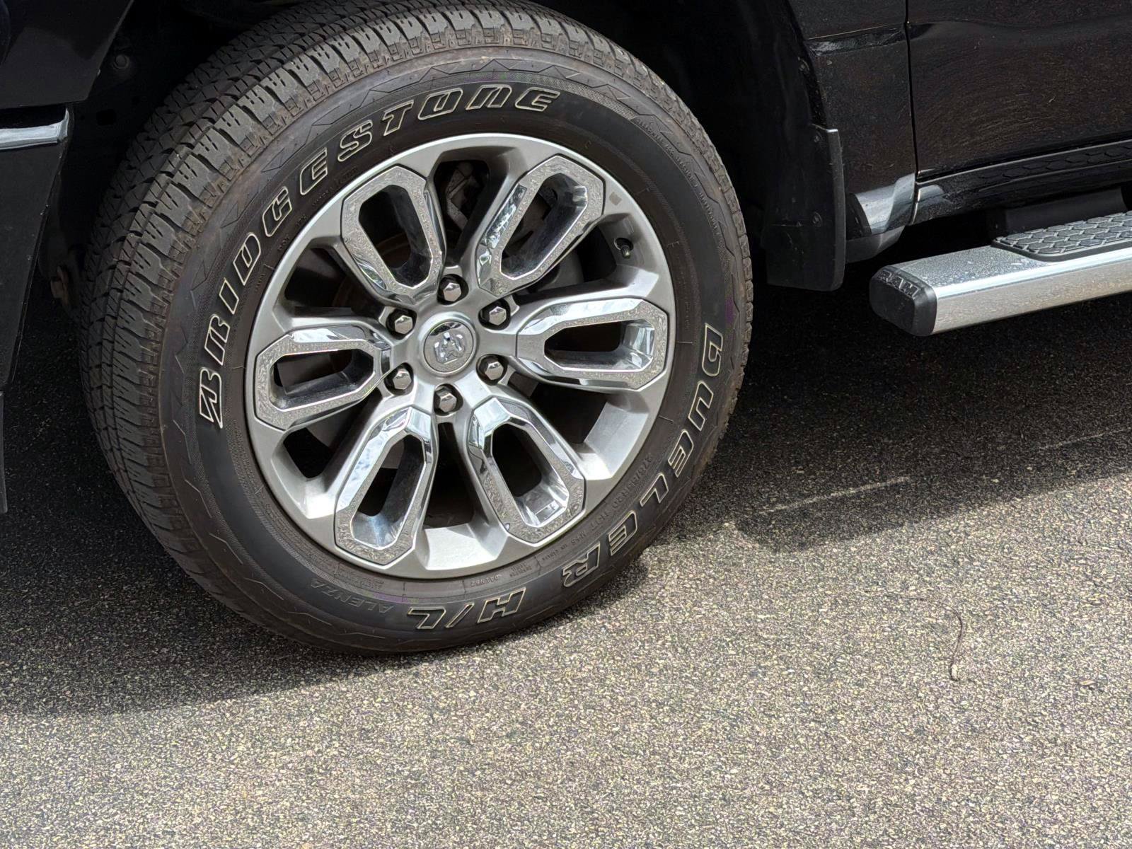 Used 2023 RAM 1500 Laramie AWD/4WD image 5