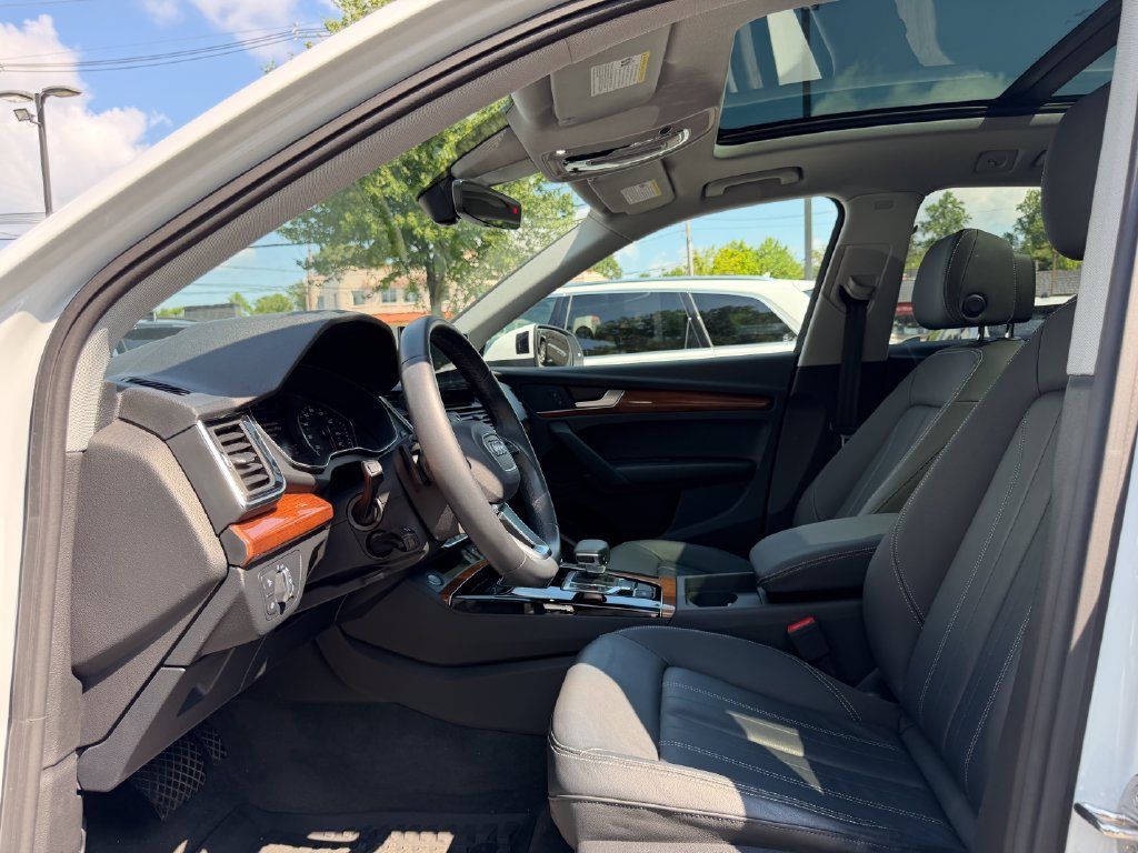 Used 2023 Audi Q5 2.0T Premium w/ Convenience Package AWD/4WD image 17