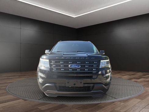 Used 2017 Ford Explorer XLT w/ Equipment Group 202A AWD/4WD image 3