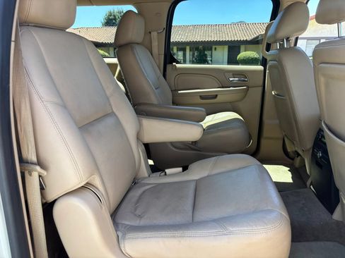 Used 2012 Cadillac Escalade ESV Luxury AWD/4WD image 13