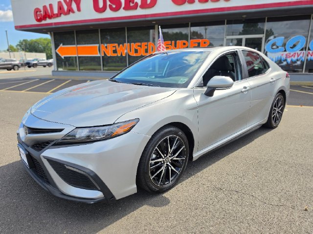 Used 2024 Toyota Camry SE w/ Cold Weather Package AWD/4WD image 3