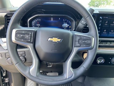 Used 2023 Chevrolet Silverado 1500 LT AWD/4WD image 36