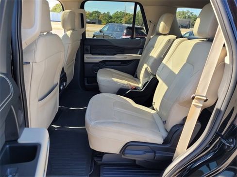 Used 2022 Ford Expedition Platinum image 9