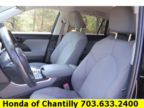 Used 2022 Toyota Highlander LE AWD/4WD image 21