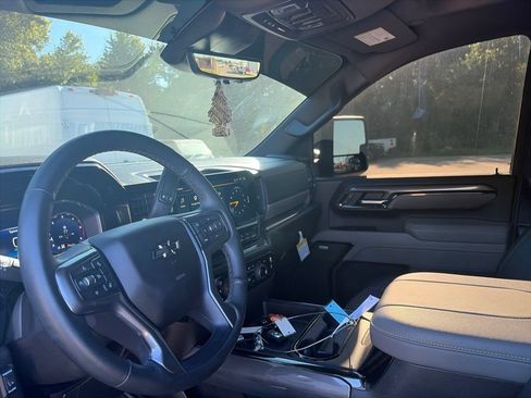 Used 2025 Chevrolet Silverado 2500 ZR2 w/ Technology Package AWD/4WD image 14