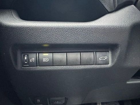 Used 2022 Toyota RAV4 XLE Premium AWD/4WD image 18