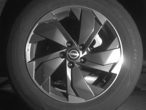 Used 2025 Nissan Rogue SV image 13