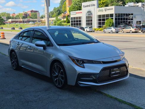 Used 2020 Toyota Corolla SE FWD image 4