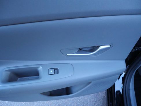 Used 2021 Hyundai Elantra SE image 22