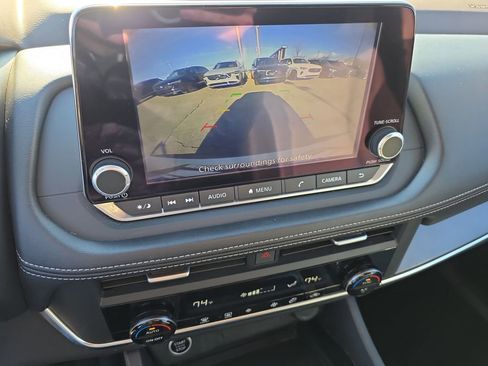 Used 2023 Nissan Rogue SV image 32