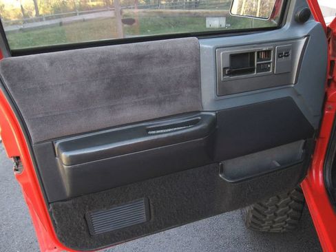 Used 1991 Chevrolet S10 Pickup 4WD 2-Door image 28