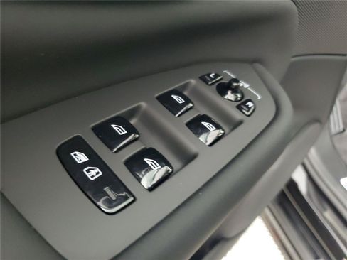 Certified 2026 Volvo XC90 B6 Ultra AWD/4WD image 17