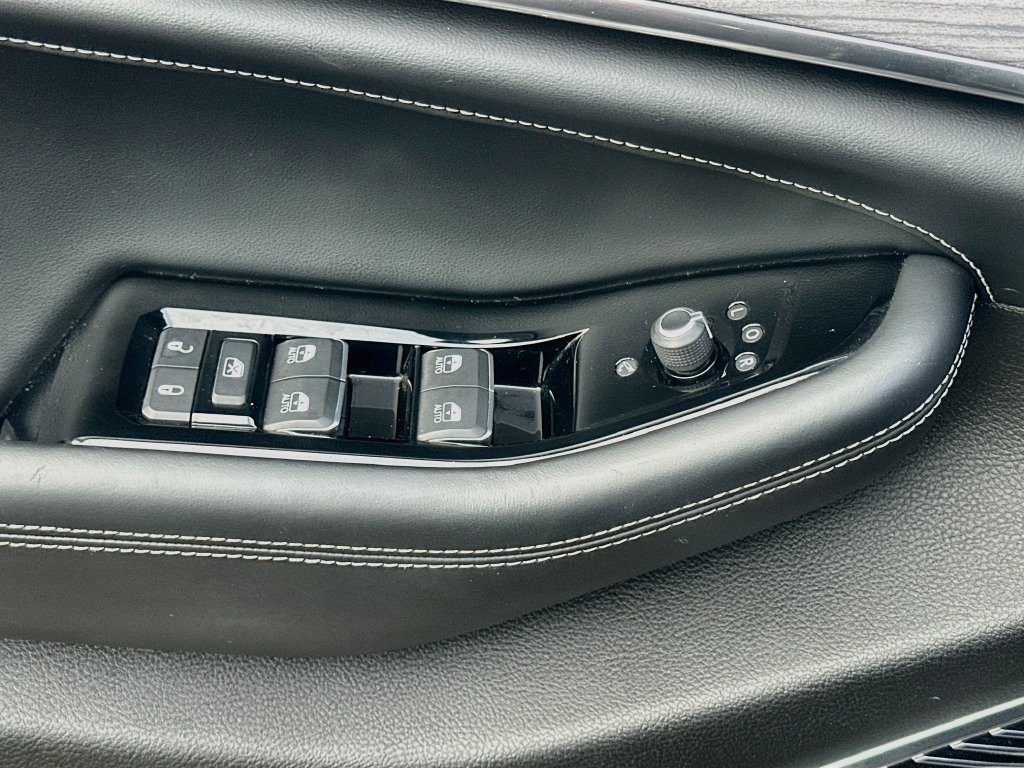 Used 2022 Jeep Grand Cherokee L Overland RWD image 18