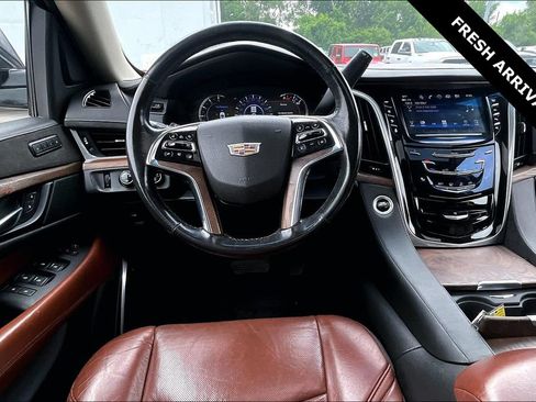 Used 2020 Cadillac Escalade Premium Luxury AWD/4WD image 10