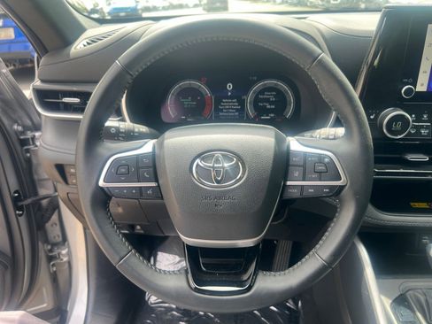 Used 2025 Toyota Highlander XSE image 27