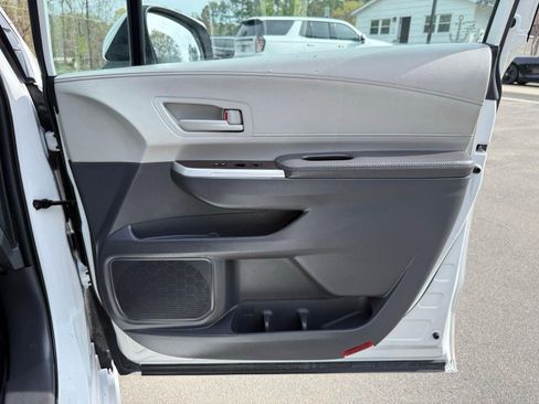Used 2022 Toyota Sienna LE image 19