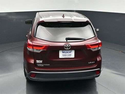 Used 2018 Toyota Highlander Plus w/ Carpet Mat Package (TMS) AWD/4WD image 25