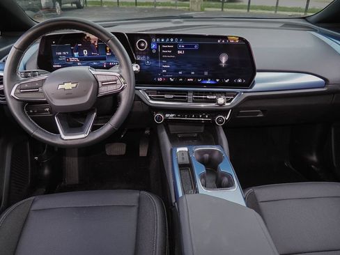 Used 2025 Chevrolet Equinox EV LT w/ Convenience Package FWD image 9