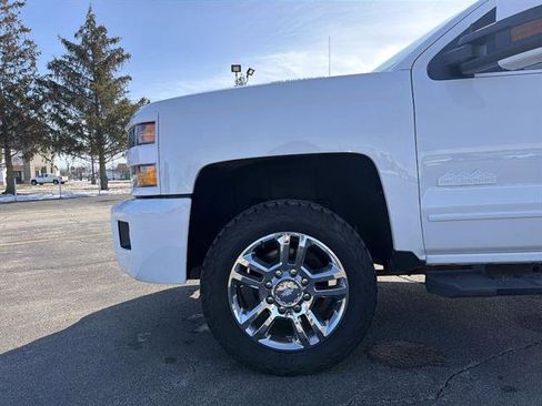 Used 2019 Chevrolet Silverado 2500 High Country image 37