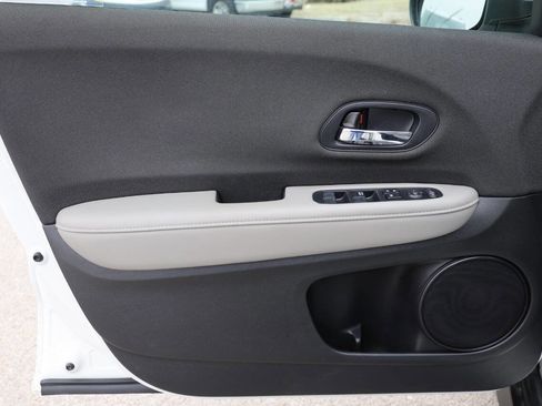 Used 2021 Honda HR-V LX image 12