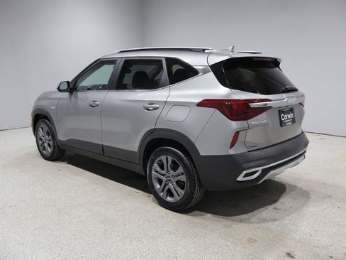 Used 2023 Kia Seltos S w/ Navigation Package AWD/4WD image 4