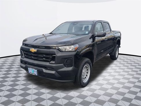 Used 2023 Chevrolet Colorado W/T image 2