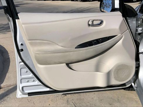 Used 2012 Nissan Leaf SL image 21