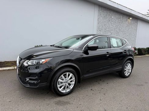 Certified 2022 Nissan Rogue Sport S image 2