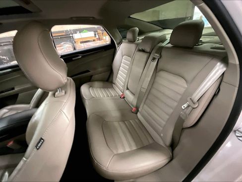 Used 2017 Ford Fusion SE image 28