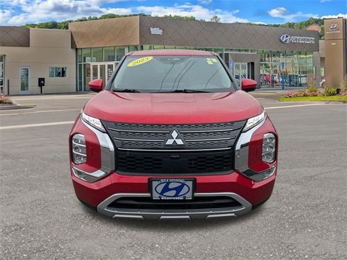 Used 2023 Mitsubishi Outlander SE image 8