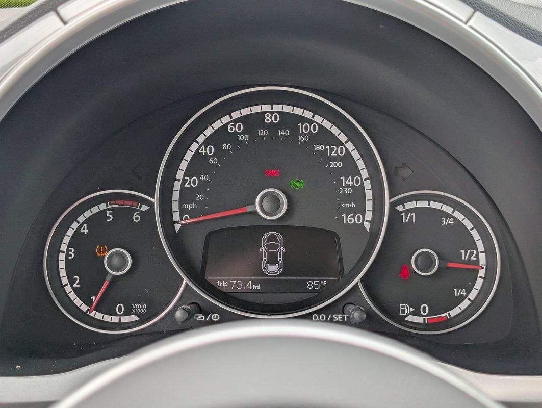 Used 2014 Volkswagen Beetle TDI FWD image 38