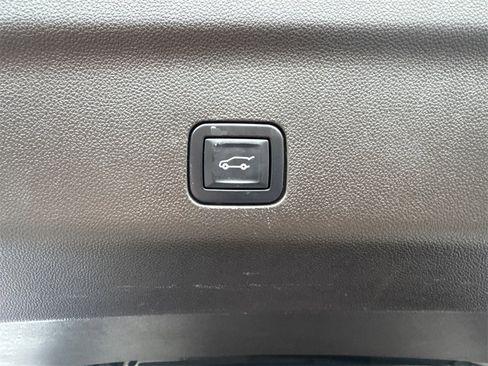 Used 2021 GMC Yukon Denali w/ Denali Premium Package image 21