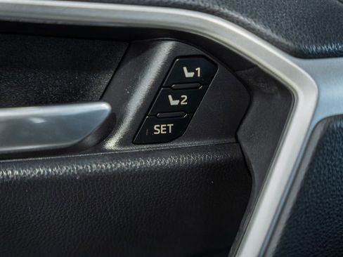 Used 2021 Toyota RAV4 XLE Premium image 36