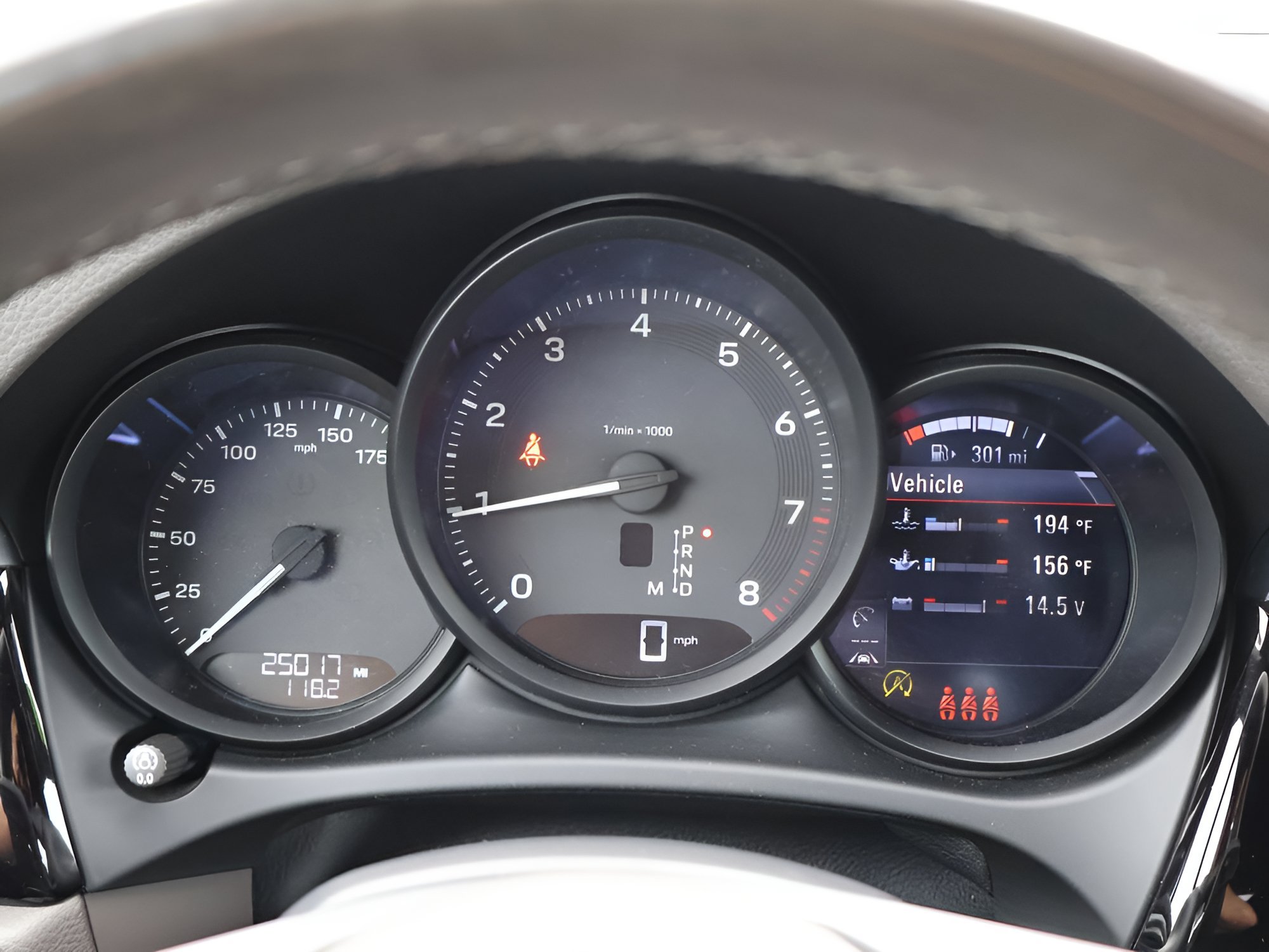 Certified 2024 Porsche Macan AWD/4WD image 27