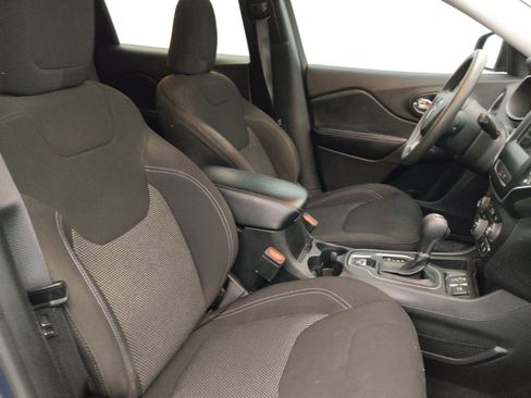 Used 2021 Jeep Cherokee Latitude w/ Mopar Interior Package FWD image 21