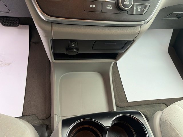 Used 2016 Toyota Sienna LE FWD image 15