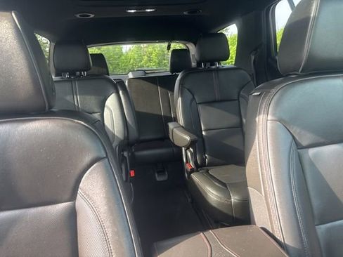 Used 2023 Chevrolet Traverse RS AWD/4WD image 39