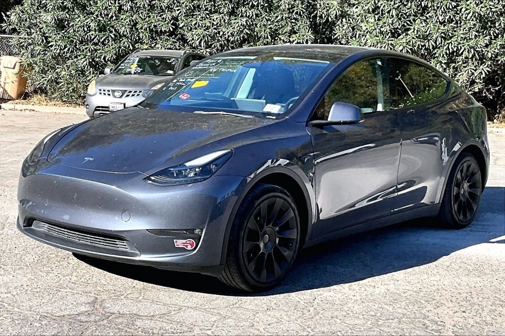 Used 2023 Tesla Model Y Long Range AWD/4WD image 3