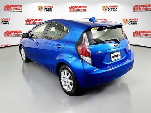Used 2016 Toyota Prius C Three image 2