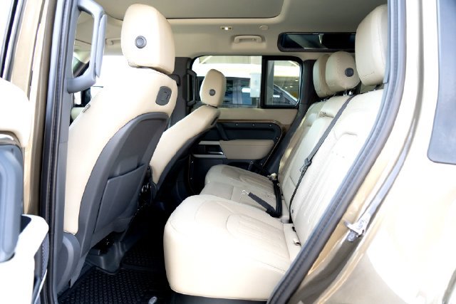 Used 2020 Land Rover Defender 110 First Edition AWD/4WD image 31