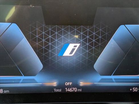 Used 2025 BMW i5 xDrive40 w/ Premium Package image 11