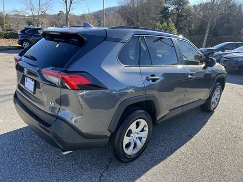 Used 2021 Toyota RAV4 LE image 7