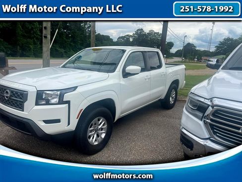 Used 2024 Nissan Frontier SV image 1