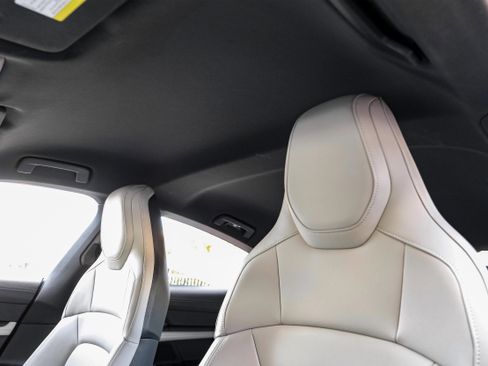 Used 2022 Porsche Taycan image 30