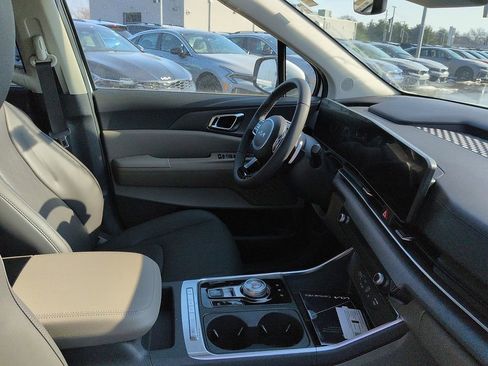 New 2026 Kia Carnival EX FWD image 7