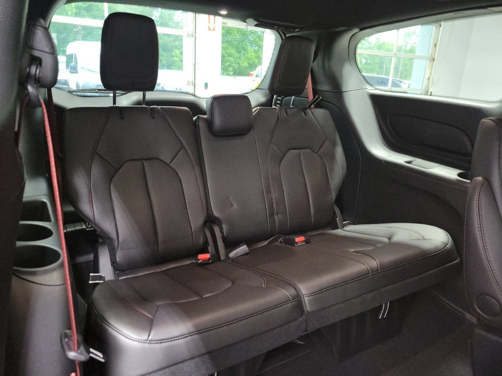 New 2027 Chrysler Pacifica Select AWD/4WD image 11