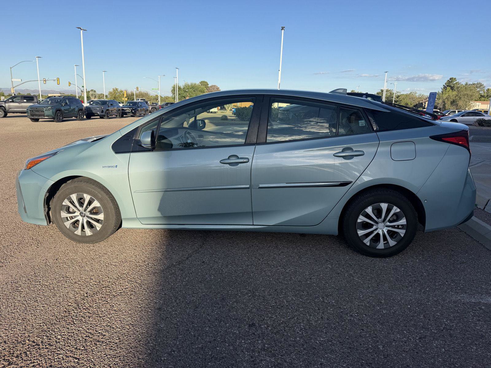 Used 2020 Toyota Prius LE AWD/4WD image 2