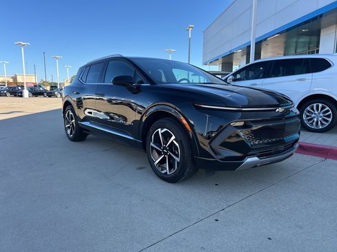 Used 2025 Chevrolet Equinox EV LT w/ Convenience Package image 4